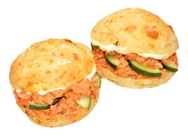 Somon ve salatalık sandviç