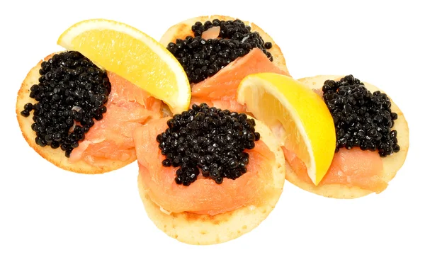 Zalm en kaviaar Blini pannenkoeken — Stockfoto