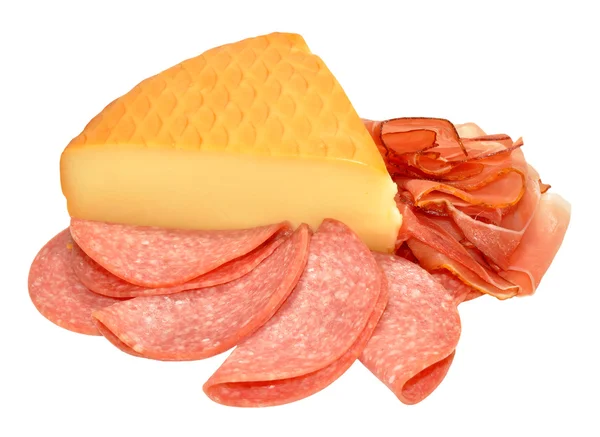 Немецкий копченый сыр и мясо салями — стоковое фото