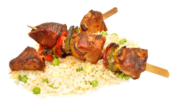 Kebabs de porco cozido com arroz — Fotografia de Stock