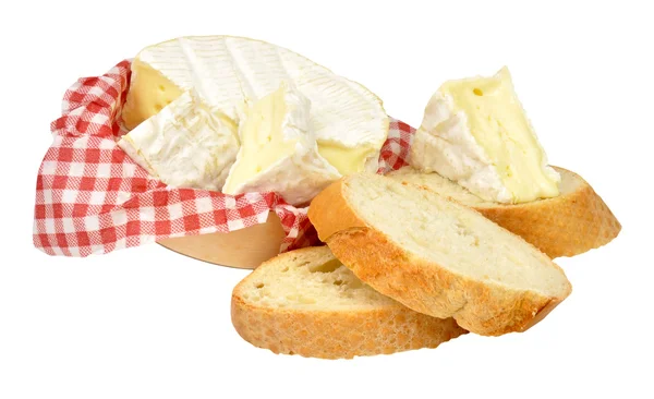 Сыр Камамбер и хрустящий хлеб — стоковое фото