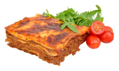 Sığır eti lazanya marul ve domates ile