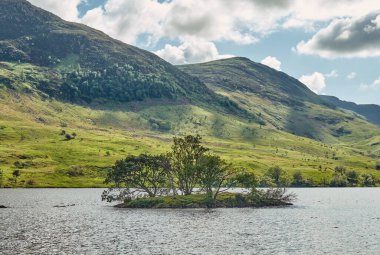 Buttermere Gölü 'nün manzarası Lake District Ulusal Parkı, Cumbia, Birleşik Krallık