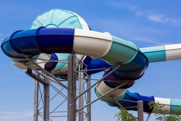 Aquapark-Rutschen. — Stockfoto