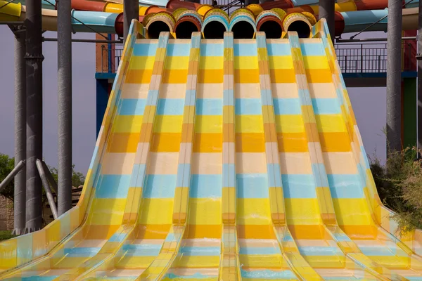 Aquapark-Rutschen. — Stockfoto