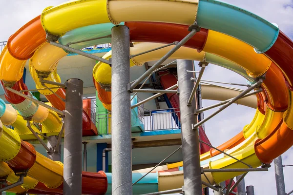 Aquapark-Rutschen. — Stockfoto