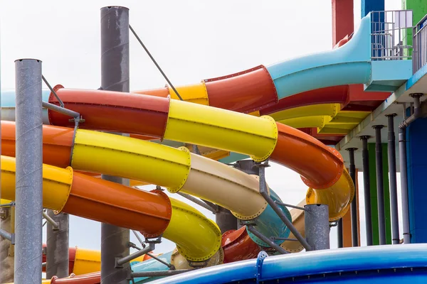 Aquapark-Rutschen. — Stockfoto