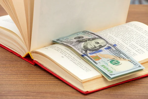 Money in the book. — Stock Photo, Image