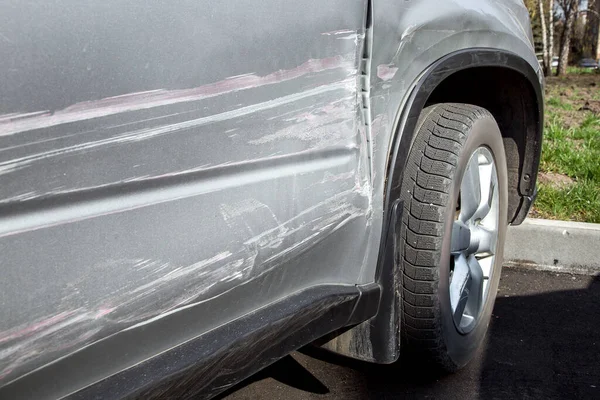 Details Damage Car Incident Scratched Door Crumpled Fender Close Side — Stock Photo, Image