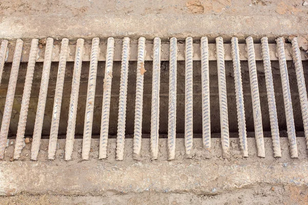 Drainage Channel Grate Iron Rods Rebar Dirty Swamp Infrastructure Wastewater — Stock Photo, Image
