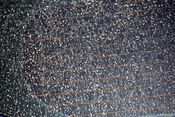 Окно Грязной Машины Покрытое Слоем Сухой Пыли Пятнах Капель Поднятого — стоковое фото