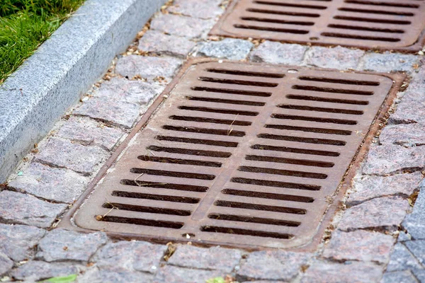 Iron Rusty Hatch Rectangular Grating Drainage System Pedestrian Sidewalk Made — Stock Photo, Image