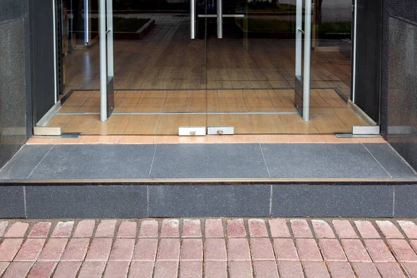 Eine Schwelle Mit Einer Stufe Eingang Zum Geschäft Mit Einer — Stockfoto