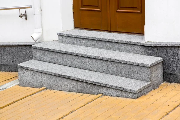 Granite Threshold Entrance Door Made Brown Wood White Facade Plinth — Stock Photo, Image