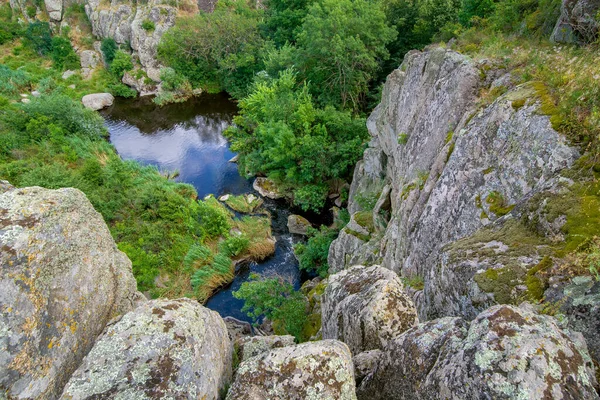 Természetes Táj Kanyon Gránit Sziklák Tetején Szikla Nyári Napon Hegyi — Stock Fotó