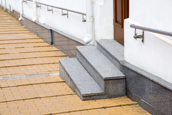 Granite Threshold Entrance Door Made Brown Wood White Facade Plinth — Stock Photo, Image