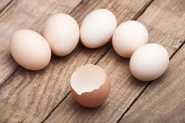 Die Eier auf eine kleine Gruppe legen — Stockfoto