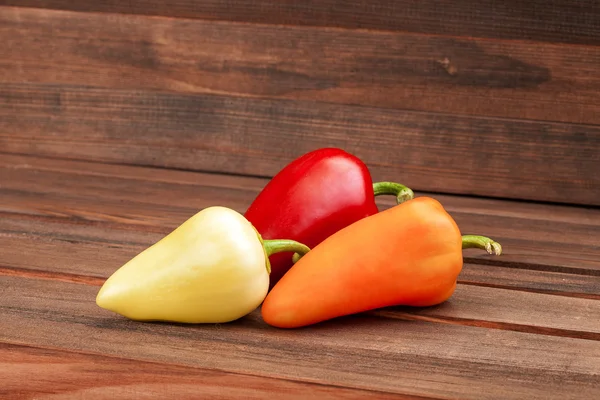 Légumes sur une table en bois. — Photo