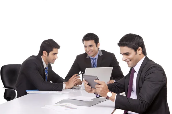 Indische Geschäftsleute bei einem Treffen — Stockfoto