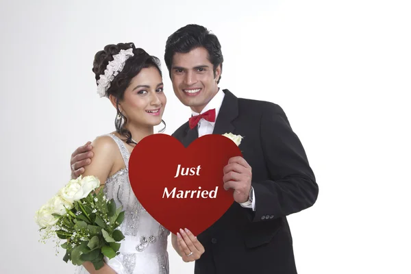 Bride and Bridegroom holding heart — Stock Photo, Image