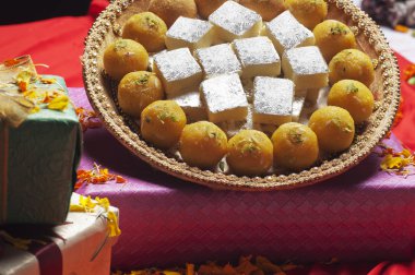 Laddus ve barfi, Hint yemekleri 