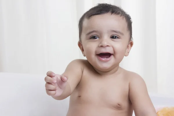 Bebê indiano sorrindo — Fotografia de Stock