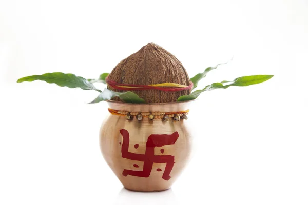 Kalash indiano con cocco — Foto Stock