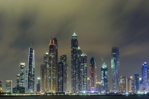 Dubai Marina skyline. Visa från havet. — Stockfoto