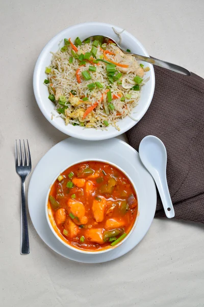 Stekt ris med kyckling curry — Stockfoto
