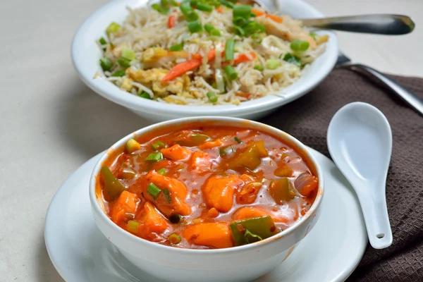 Stekt ris med kyckling curry — Stockfoto