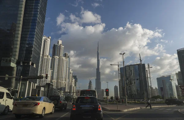 Güneşli bir günde Dubai siluetinin — Stok fotoğraf