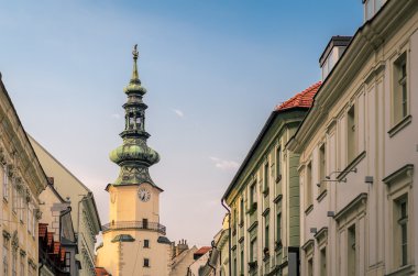 Michael'ın kapısı vaktimiz