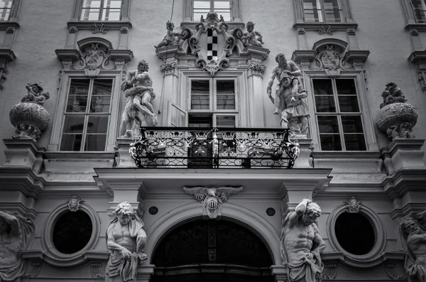 Facciata ornamentale a Vienna — Foto Stock