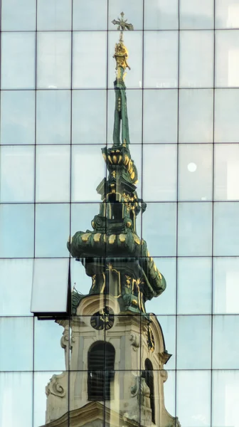 Reflekterande Tower i Wien — Stockfoto