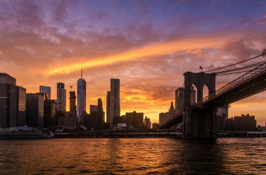 Esat Nehri 'nden Manhattan Skyline ve Brooklyn Köprüsü manzarası