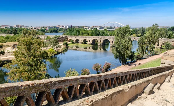 Roma köprüsü Guadiana Nehri — Stok fotoğraf