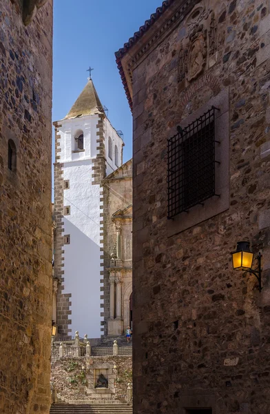 O beco que leva à Igreja — Fotografia de Stock