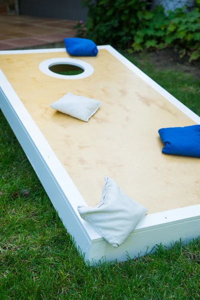 Cornhole tablero de juego vertical — Foto de Stock