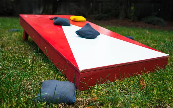 Cornhole lanzar tablero de juego de cerca — Foto de Stock