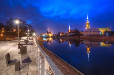 Katedral Adası Wroclaw gece görünümü