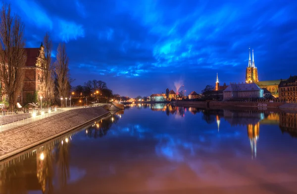 Wroclaw éjszakai kilátás a Dóm-szigetre — Stock Fotó