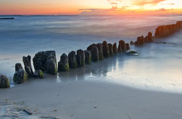 Hermosa puesta de sol colorida sobre el mar Báltico — Foto de Stock