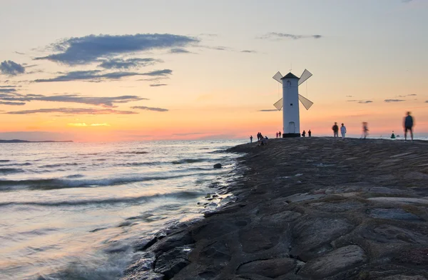 Molino de viento del faro Stawa Mlyny, Swinoujscie, Polonia — Foto de Stock