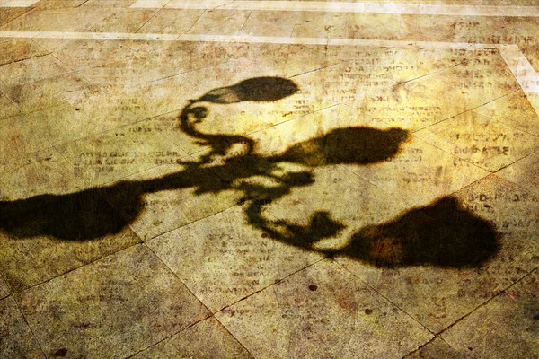 A sombra de uma lâmpada de rua veneziana estilo retro — Fotografia de Stock