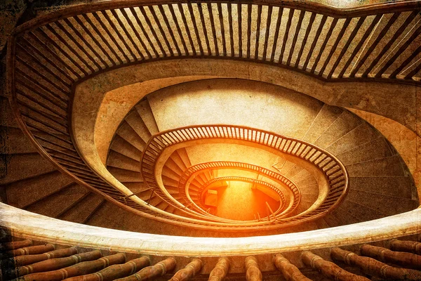 Спиральная лестница в стиле ретро — стоковое фото