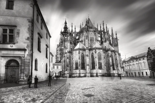 St Vitus katedral i Prag, Tjeckiska republiken. — Stockfoto