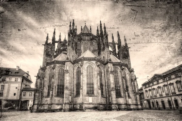 St Vitus Cathedral retrostil i Prag, Tjeckien. — Stockfoto