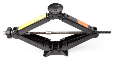 Siyah metal kriko, araba servisinde beyaz izole bir arka planda araba tekerleği değiştirmek için. Malzemeler bagajda ve garajda..