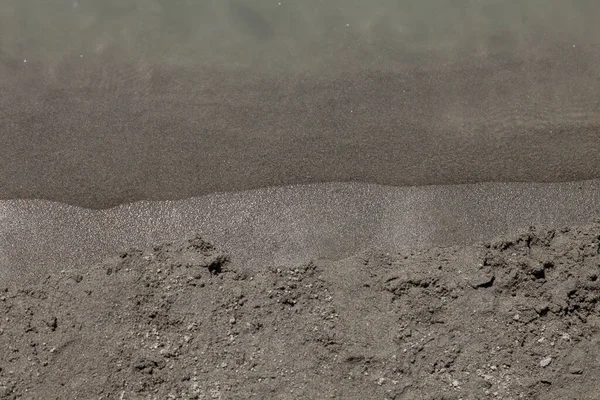 Primo Piano Una Spiaggia Sabbiosa Con Sabbia Grigia Sulla Spiaggia — Foto Stock