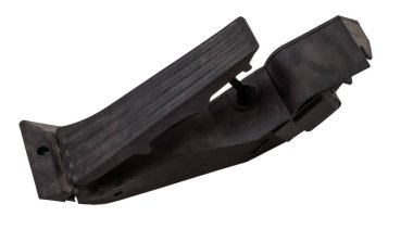 Araba servisinde satılık bir fotoğraf stüdyosundaki beyaz izole bir arka planda zemin gazı pedalı. Atölyedeki tadilat sırasında yedek parça olarak siyah otomobil. Yedek parça hurdalığı.